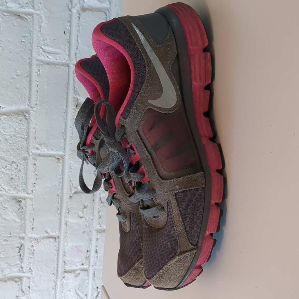 Nike Dual Fusion ST2 Gray and Pink